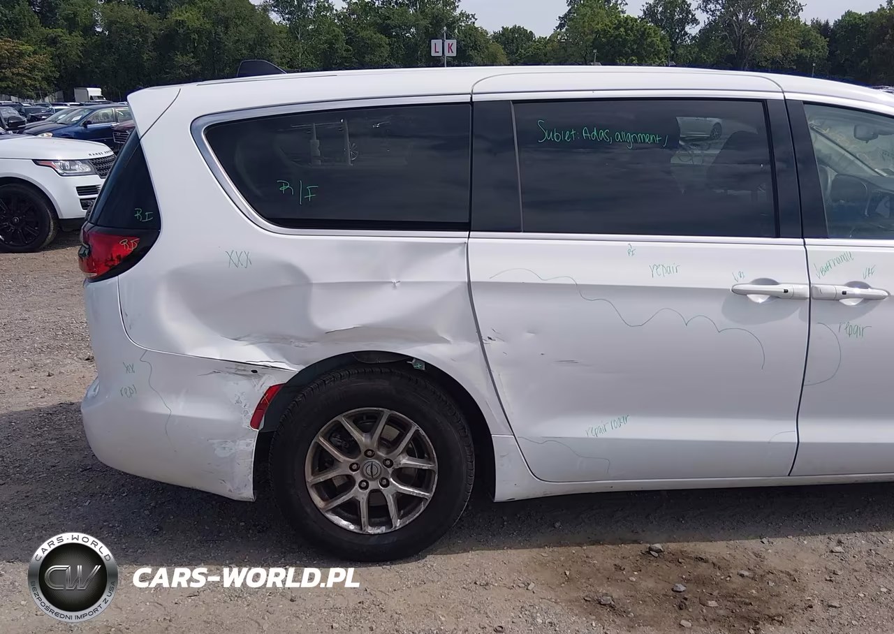 2023 Chrysler Pacifica Touring L VIN:2C4RC1BG9PR529171 - 6
