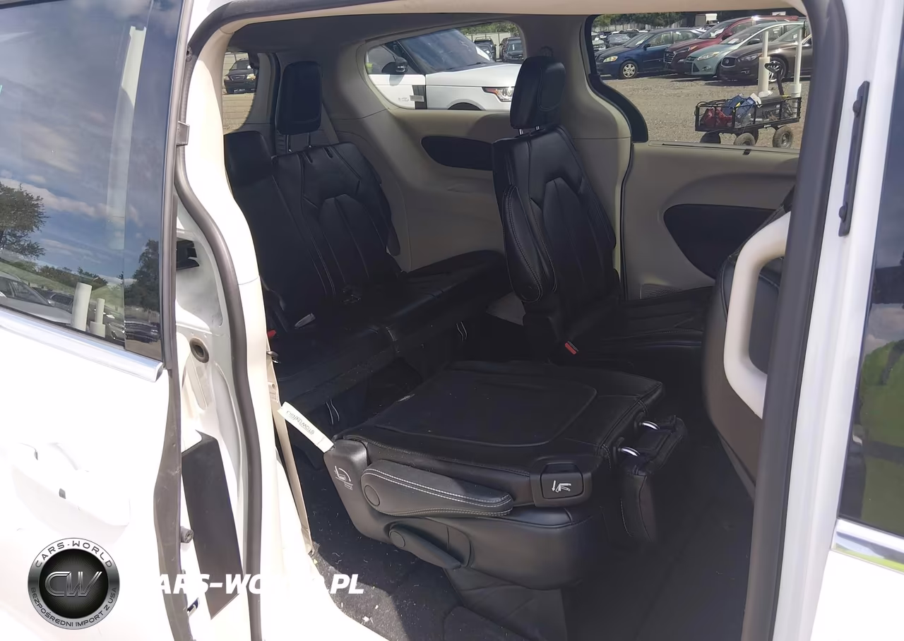 2023 Chrysler Pacifica Touring L VIN:2C4RC1BG9PR529171 - 8