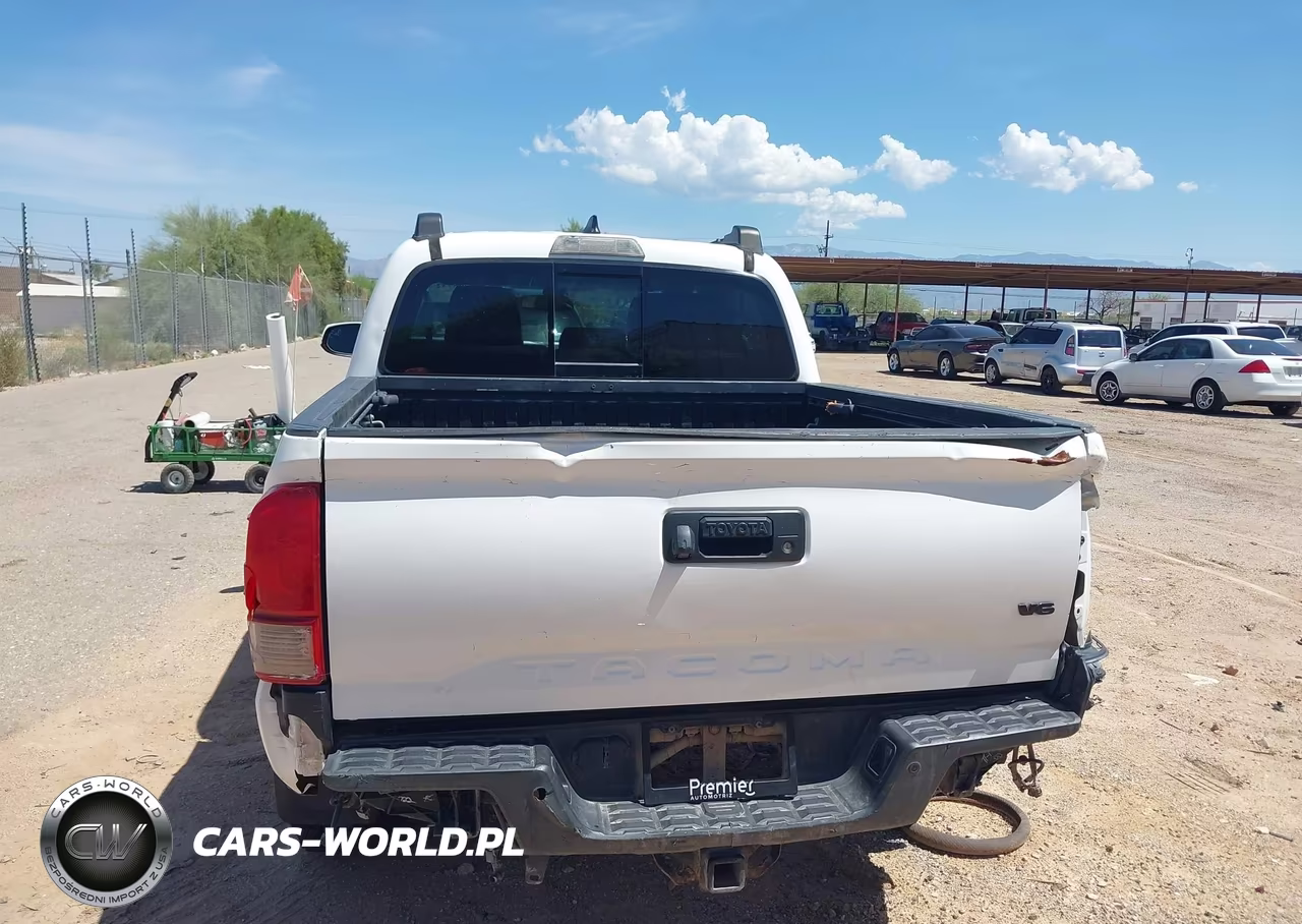 2018 Toyota Tacoma Trd Sport VIN:5TFAZ5CN5JX062128 - 16