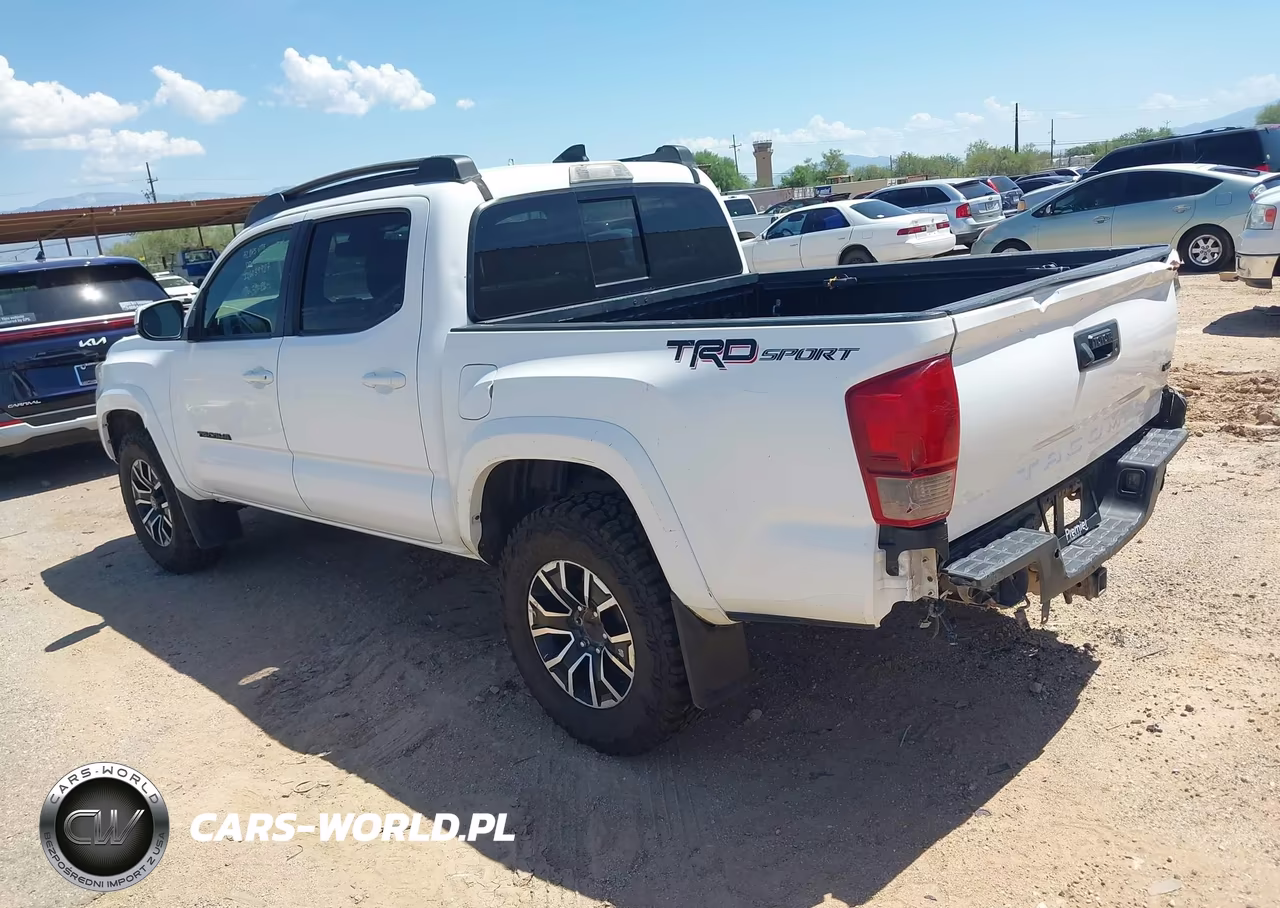 2018 Toyota Tacoma Trd Sport VIN:5TFAZ5CN5JX062128 - 3