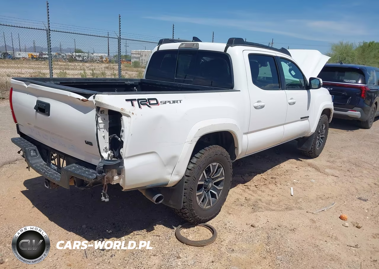 2018 Toyota Tacoma Trd Sport VIN:5TFAZ5CN5JX062128 - 4