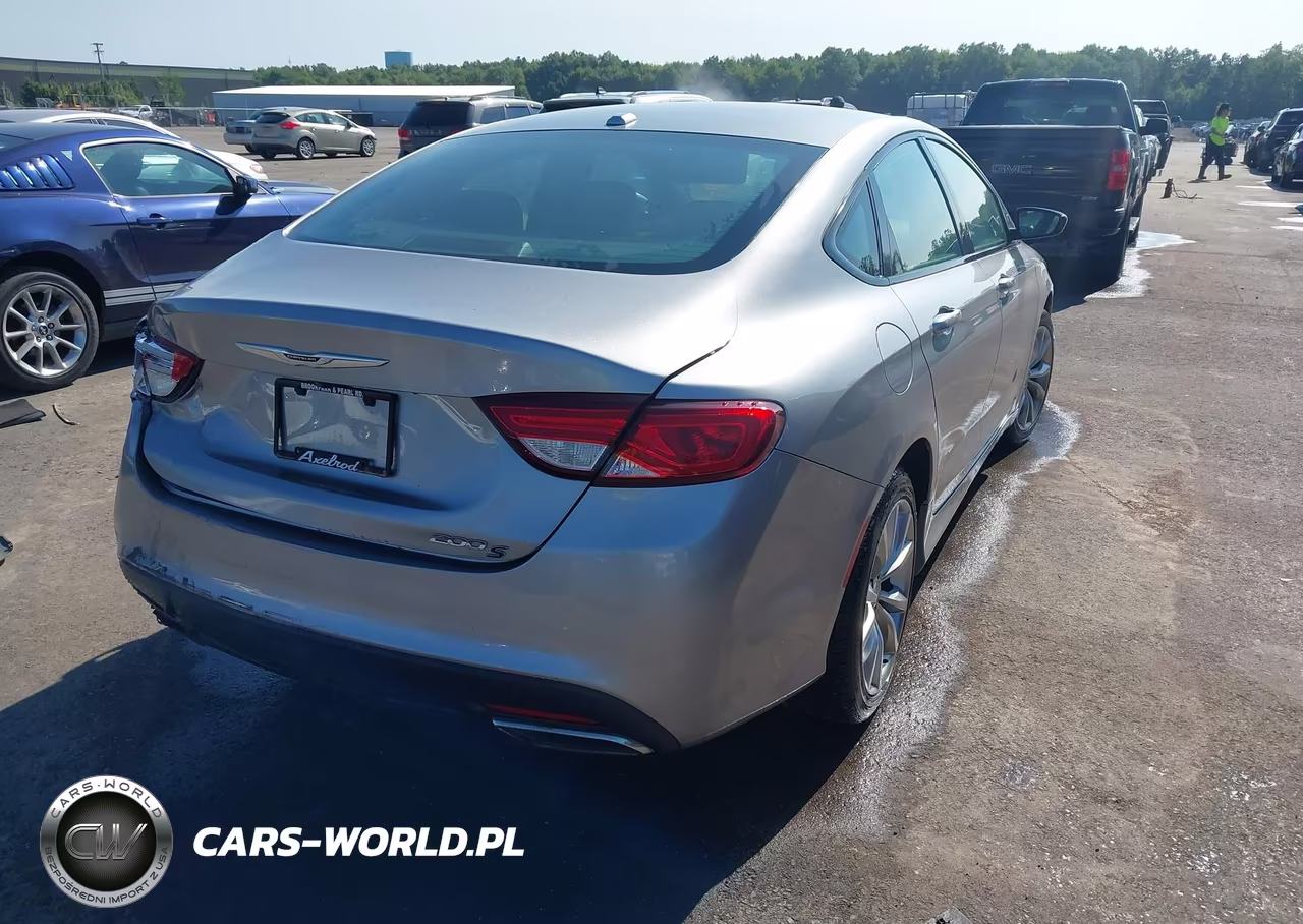 2015 Chrysler 200 S VIN:1C3CCCBB3FN737441 - 4