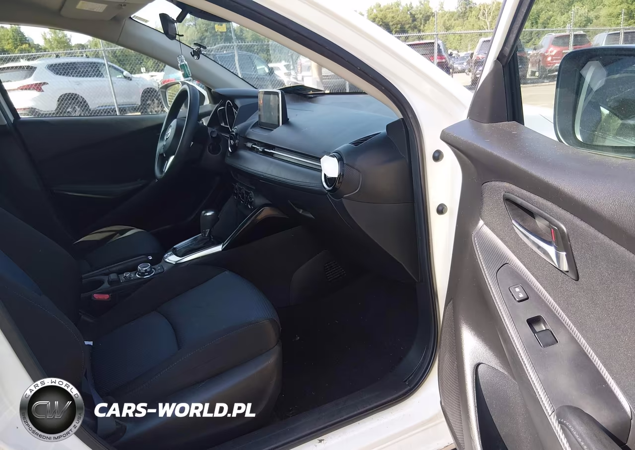 2018 Toyota Yaris Ia VIN:3MYDLBYV1JY329304 - 5