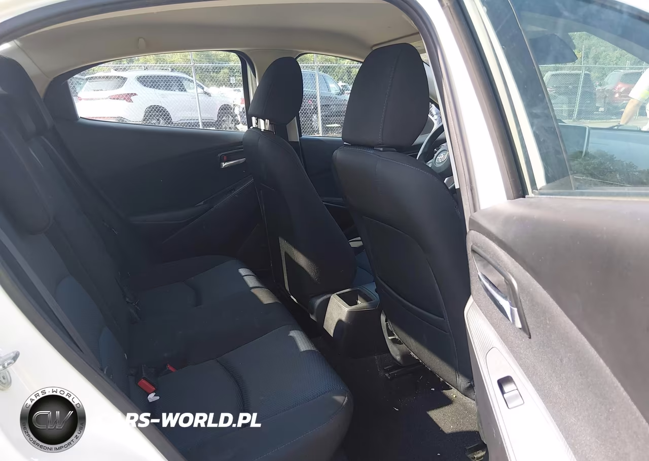 2018 Toyota Yaris Ia VIN:3MYDLBYV1JY329304 - 8