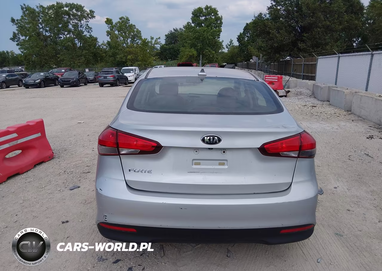 2018 Kia Forte Lx VIN:3KPFL4A79JE198008 - 16