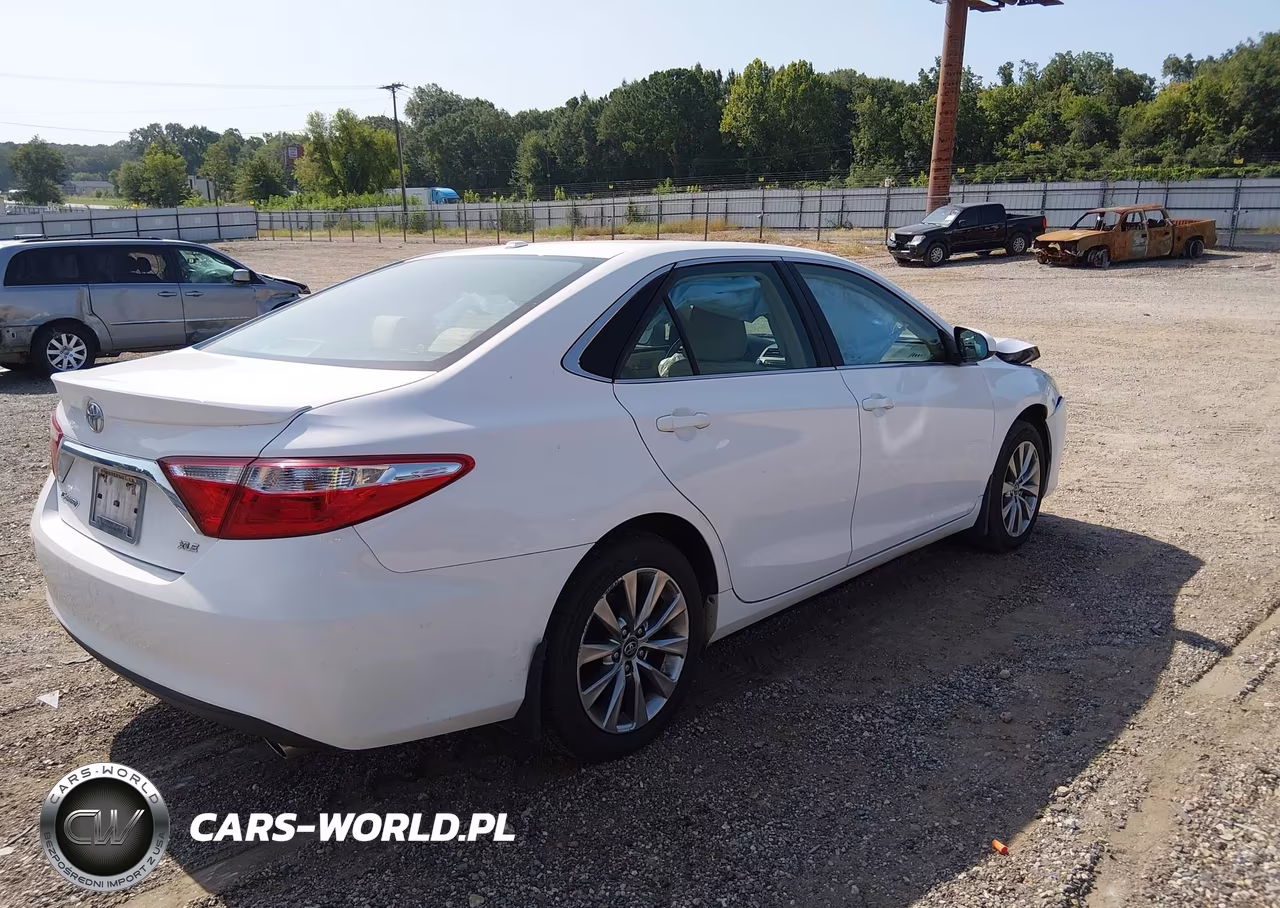 2017 Toyota Camry Xle VIN:4T1BF1FKXHU762936 - 4