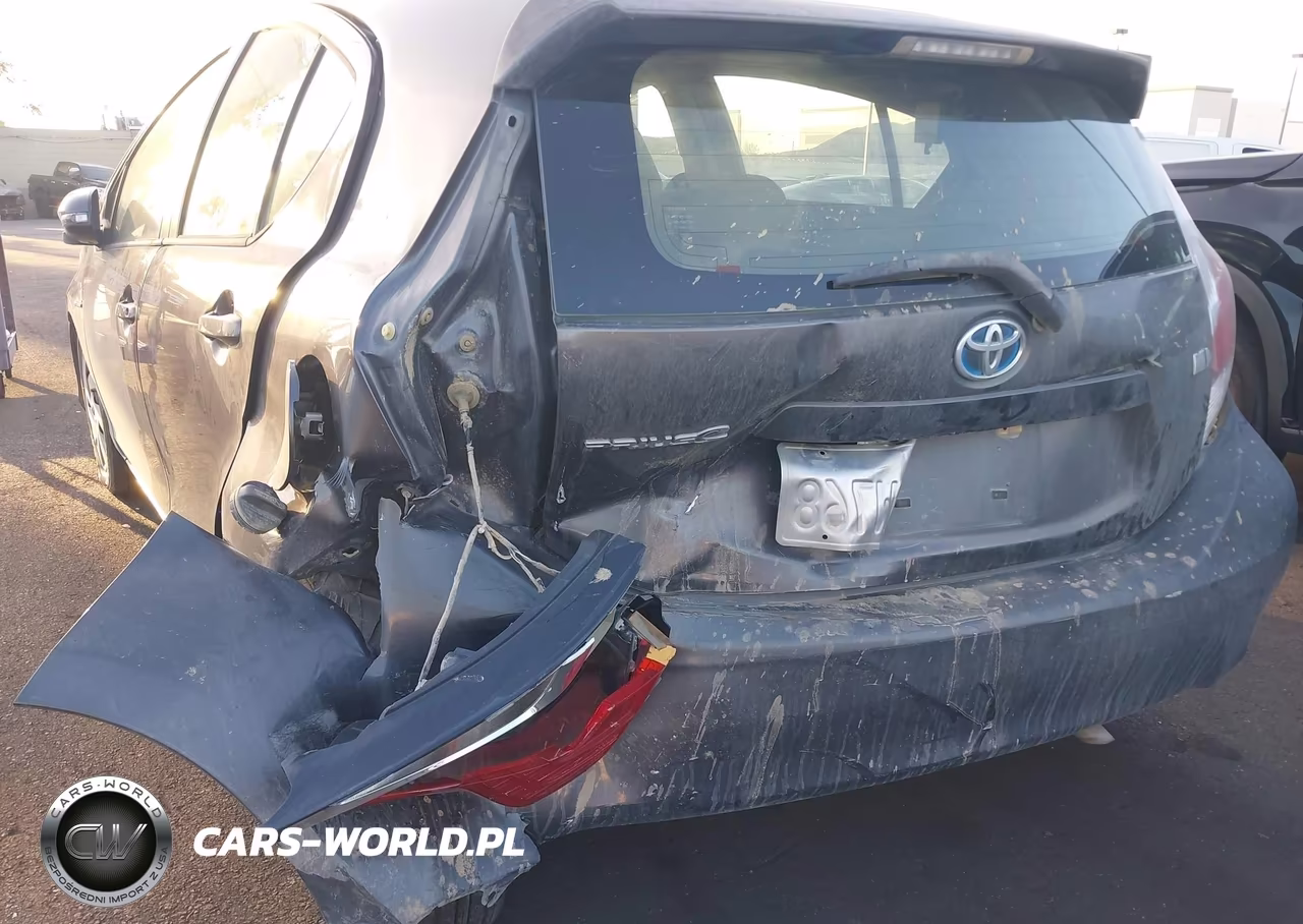 2015 Toyota Prius C Two VIN:JTDKDTB39F1096347 - 12