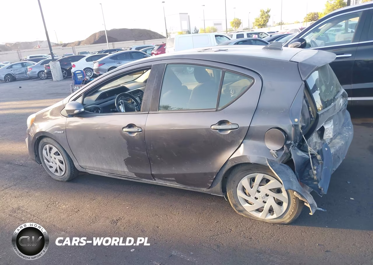 2015 Toyota Prius C Two VIN:JTDKDTB39F1096347 - 15