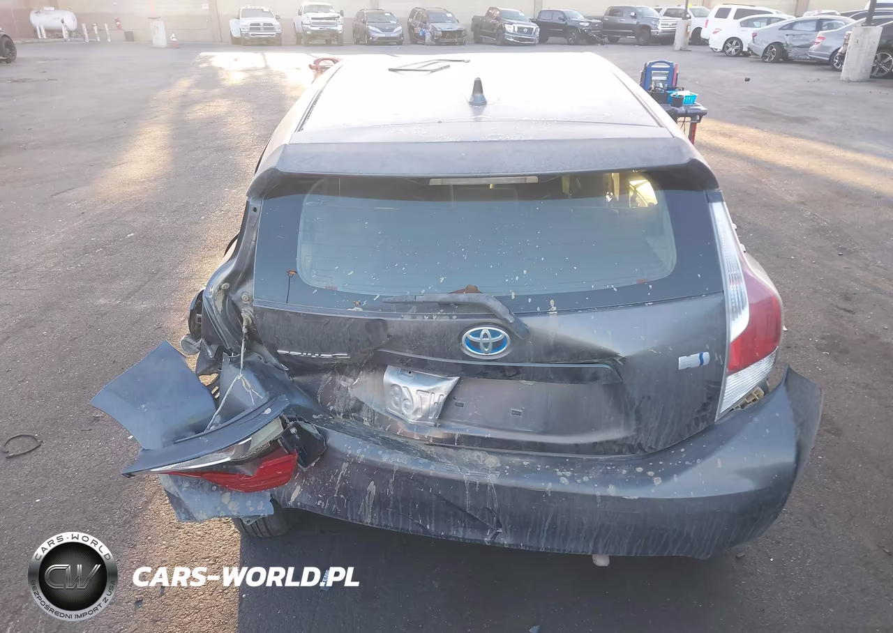 2015 Toyota Prius C Two VIN:JTDKDTB39F1096347 - 17
