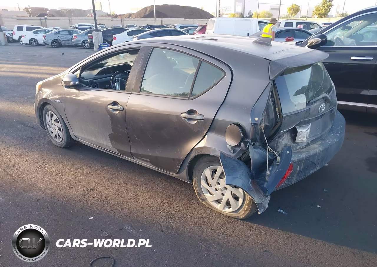 2015 Toyota Prius C Two VIN:JTDKDTB39F1096347 - 3