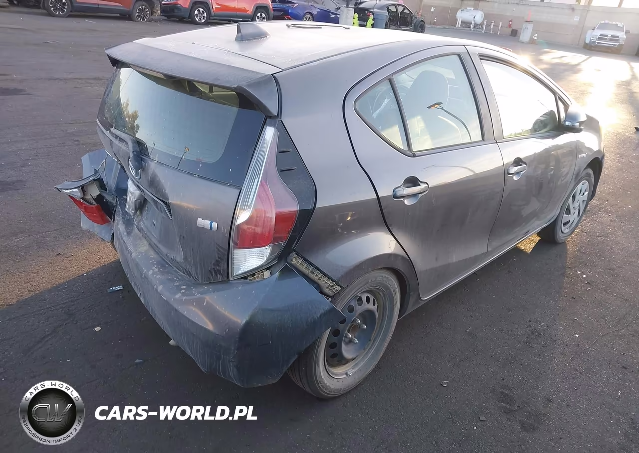 2015 Toyota Prius C Two VIN:JTDKDTB39F1096347 - 4