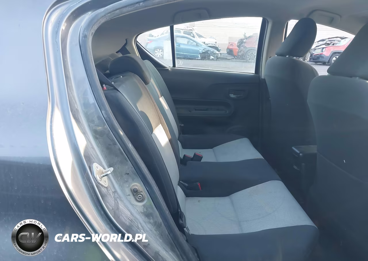 2015 Toyota Prius C Two VIN:JTDKDTB39F1096347 - 8