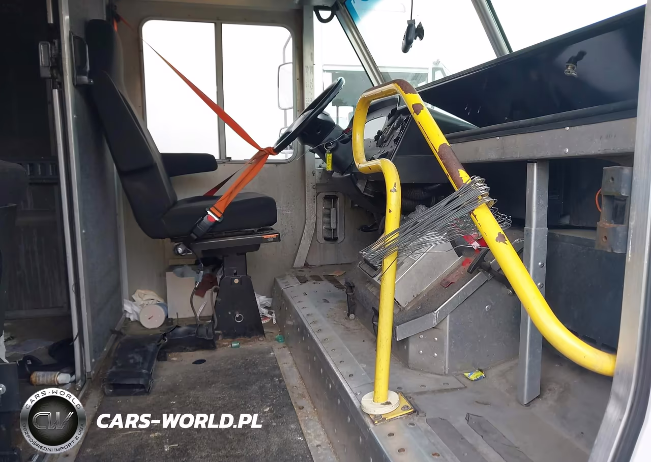 2016 Ford F-59 Commercial Stripped VIN:1F66F5KY0G0A12798 - 7