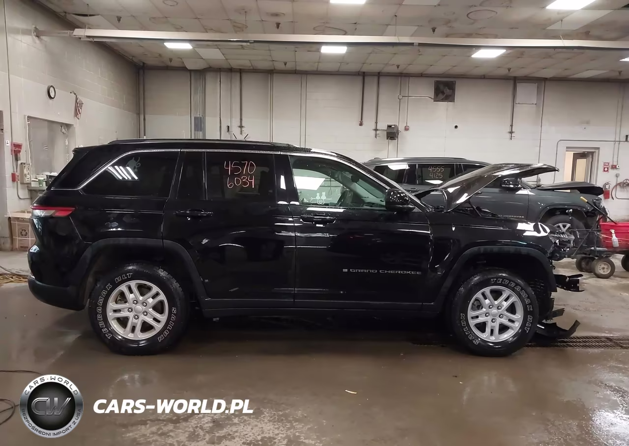 2024 Jeep Grand Cherokee Laredo 4X4 VIN:1C4RJHAG5R8923720 - 14