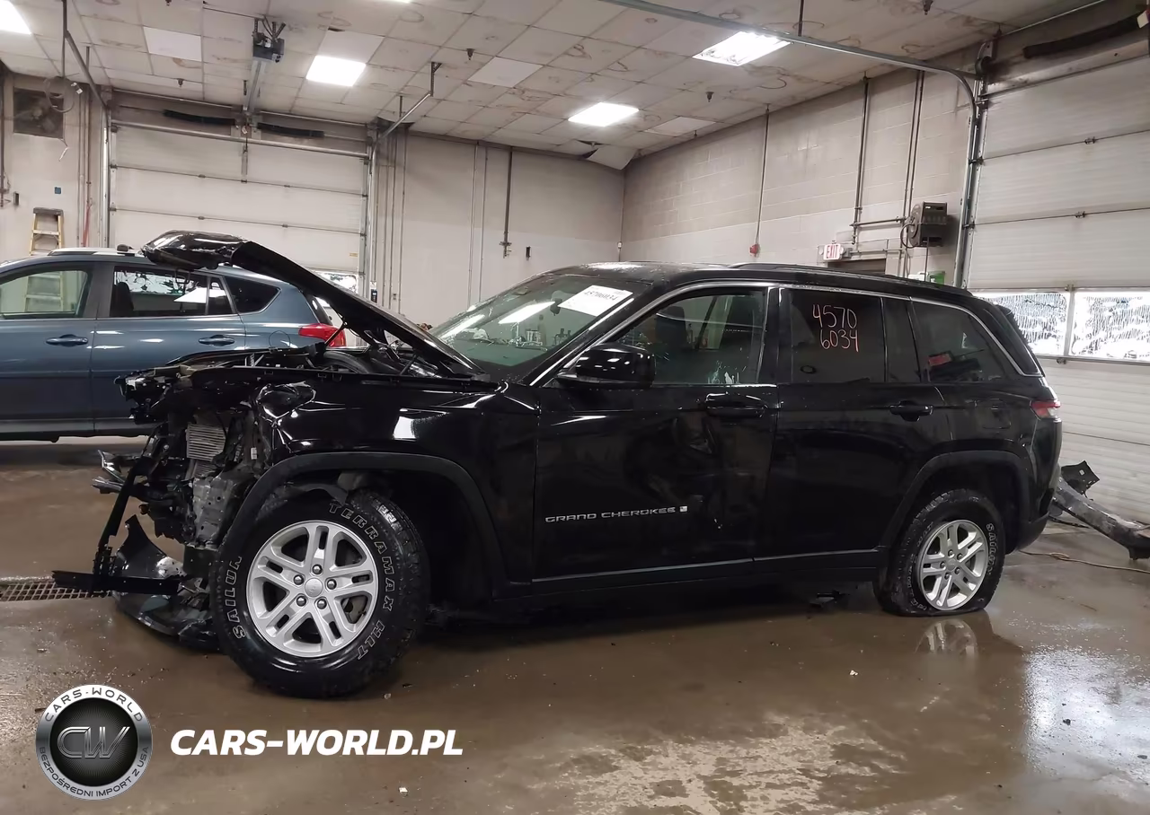 2024 Jeep Grand Cherokee Laredo 4X4 VIN:1C4RJHAG5R8923720 - 15
