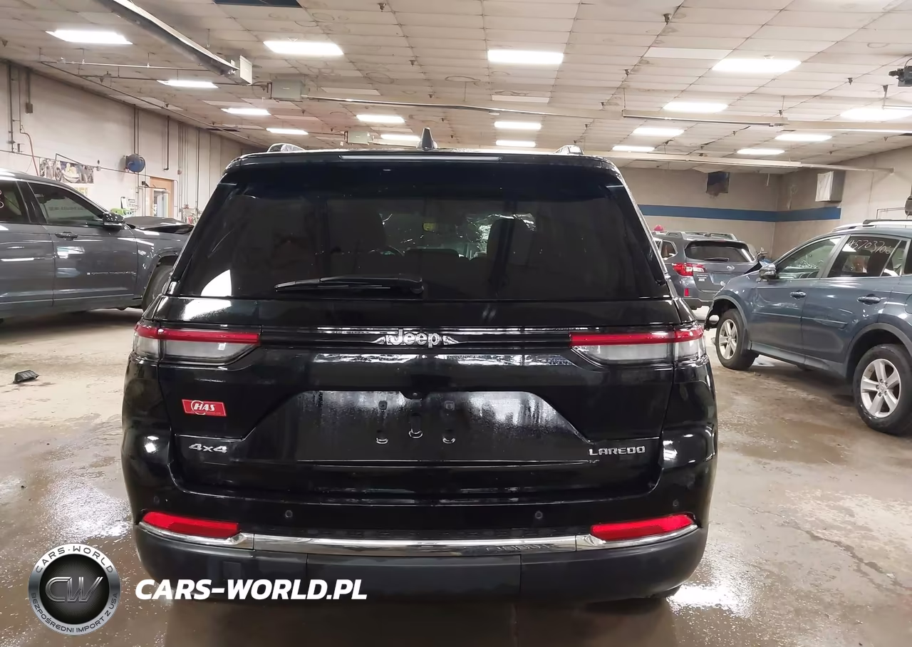 2024 Jeep Grand Cherokee Laredo 4X4 VIN:1C4RJHAG5R8923720 - 17