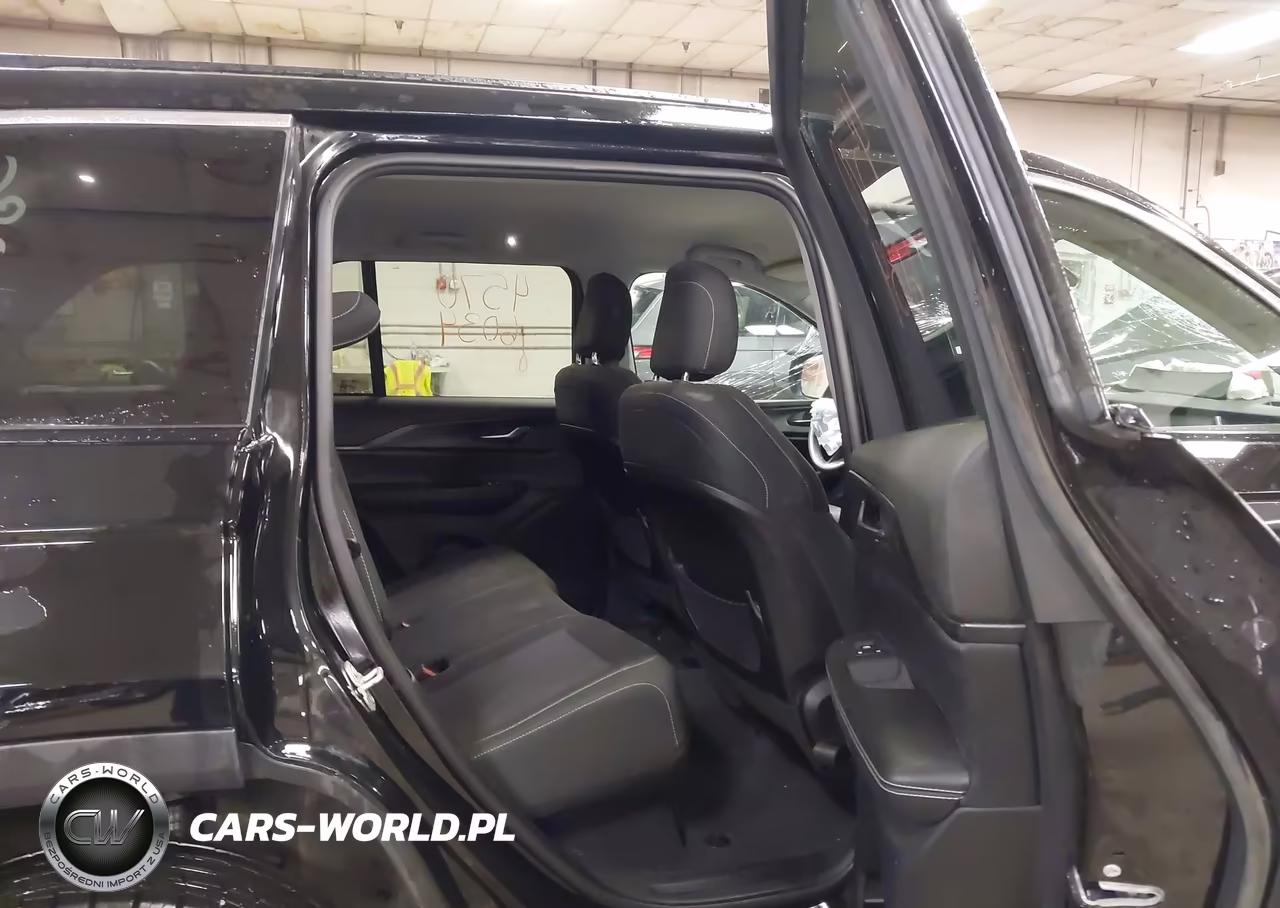 2024 Jeep Grand Cherokee Laredo 4X4 VIN:1C4RJHAG5R8923720 - 8