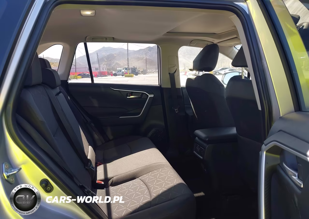 2025 Toyota Rav4 Xle VIN:JTMP1RFV3SJ046504 - 8