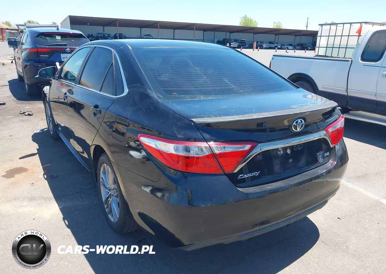 2015 Toyota Camry Se VIN:4T1BF1FKXFU010036 - 3