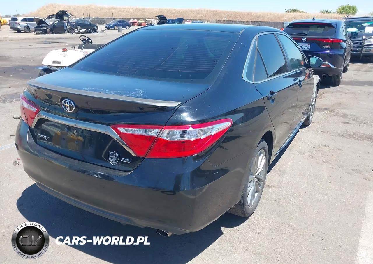2015 Toyota Camry Se VIN:4T1BF1FKXFU010036 - 4