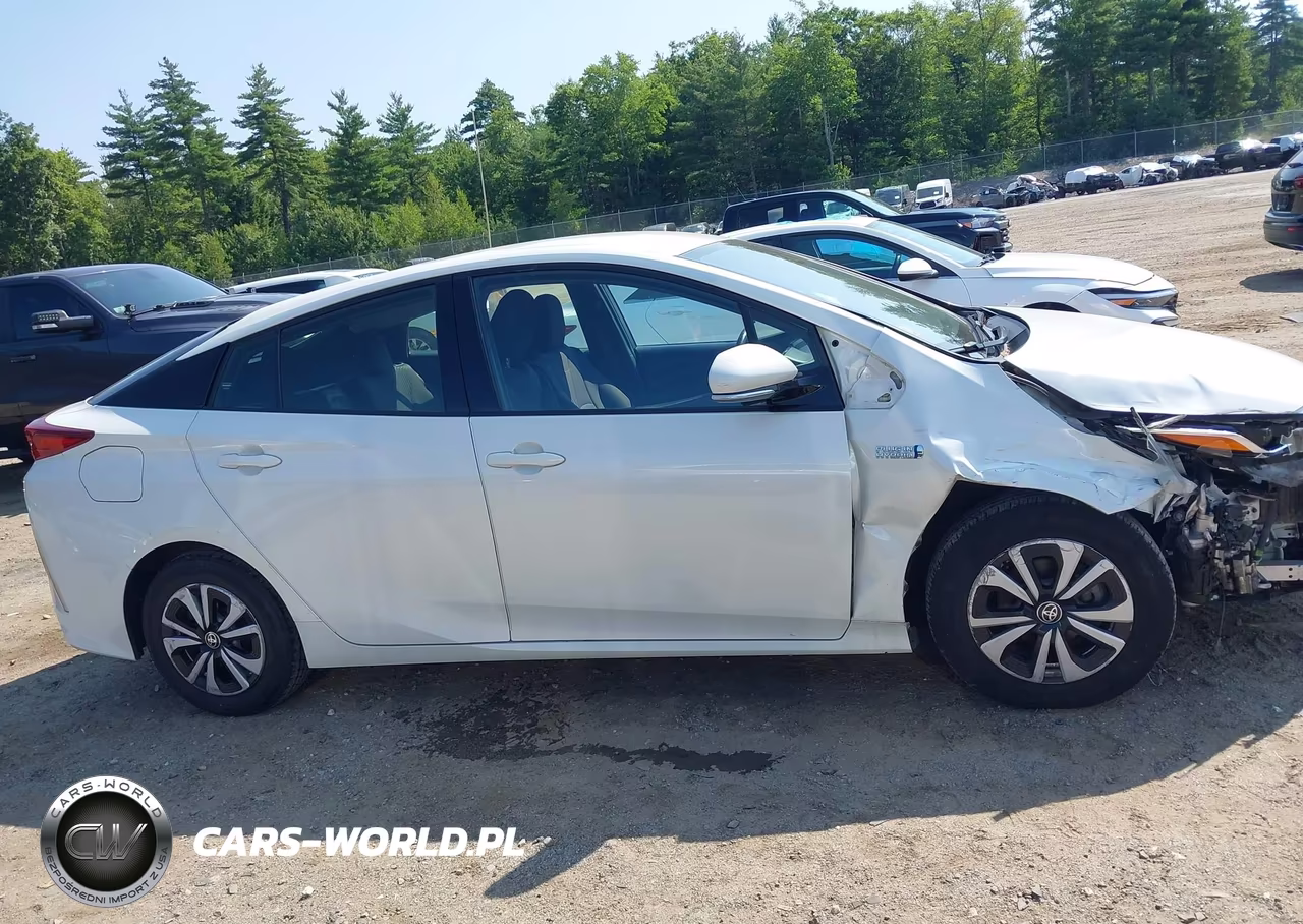 2017 Toyota Prius Prime Plus VIN:JTDKARFP9H3062344 - 14
