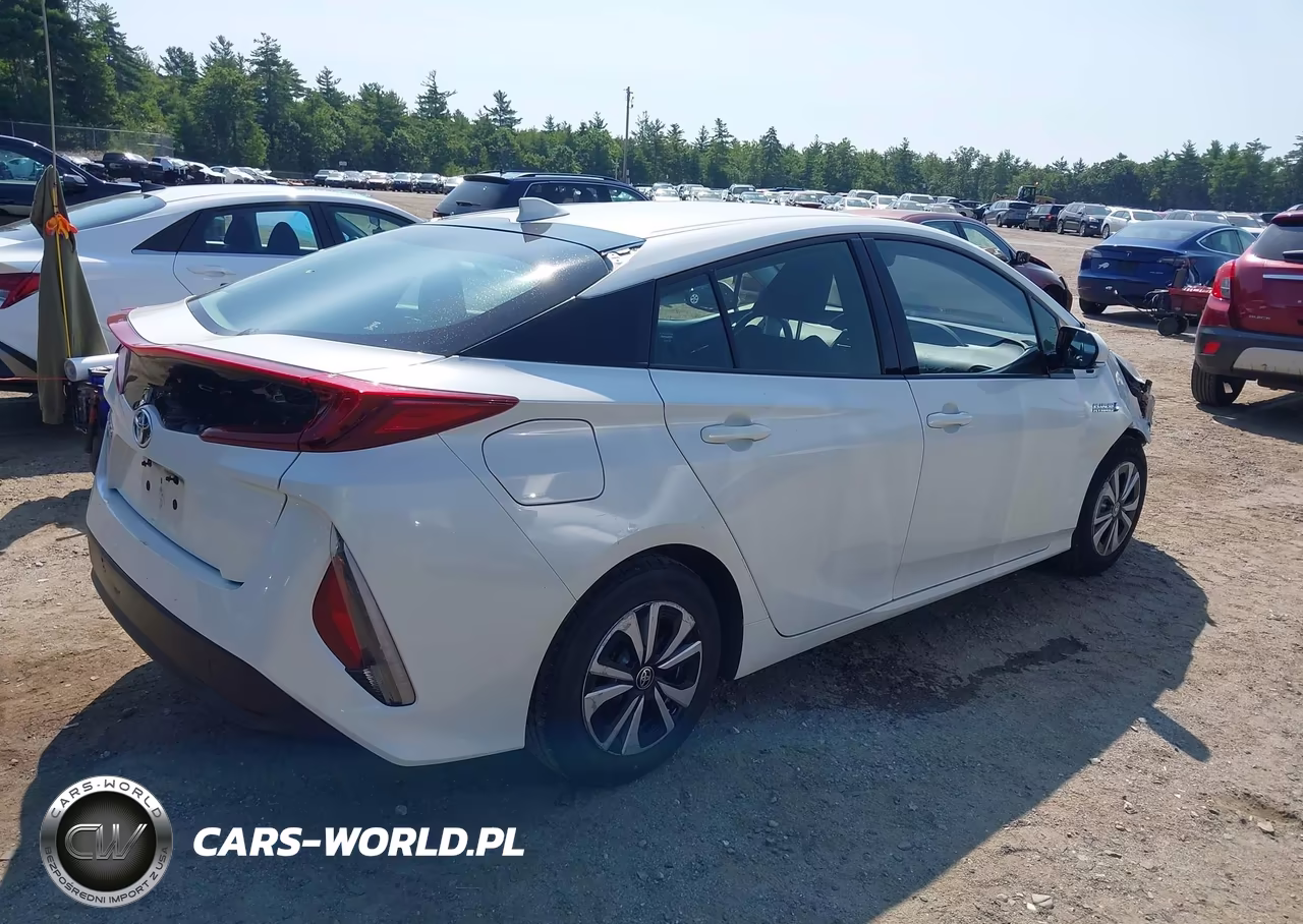 2017 Toyota Prius Prime Plus VIN:JTDKARFP9H3062344 - 4