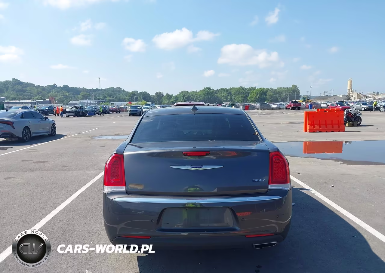 2019 Chrysler 300 Limited VIN:2C3CCAEG2KH593489 - 16
