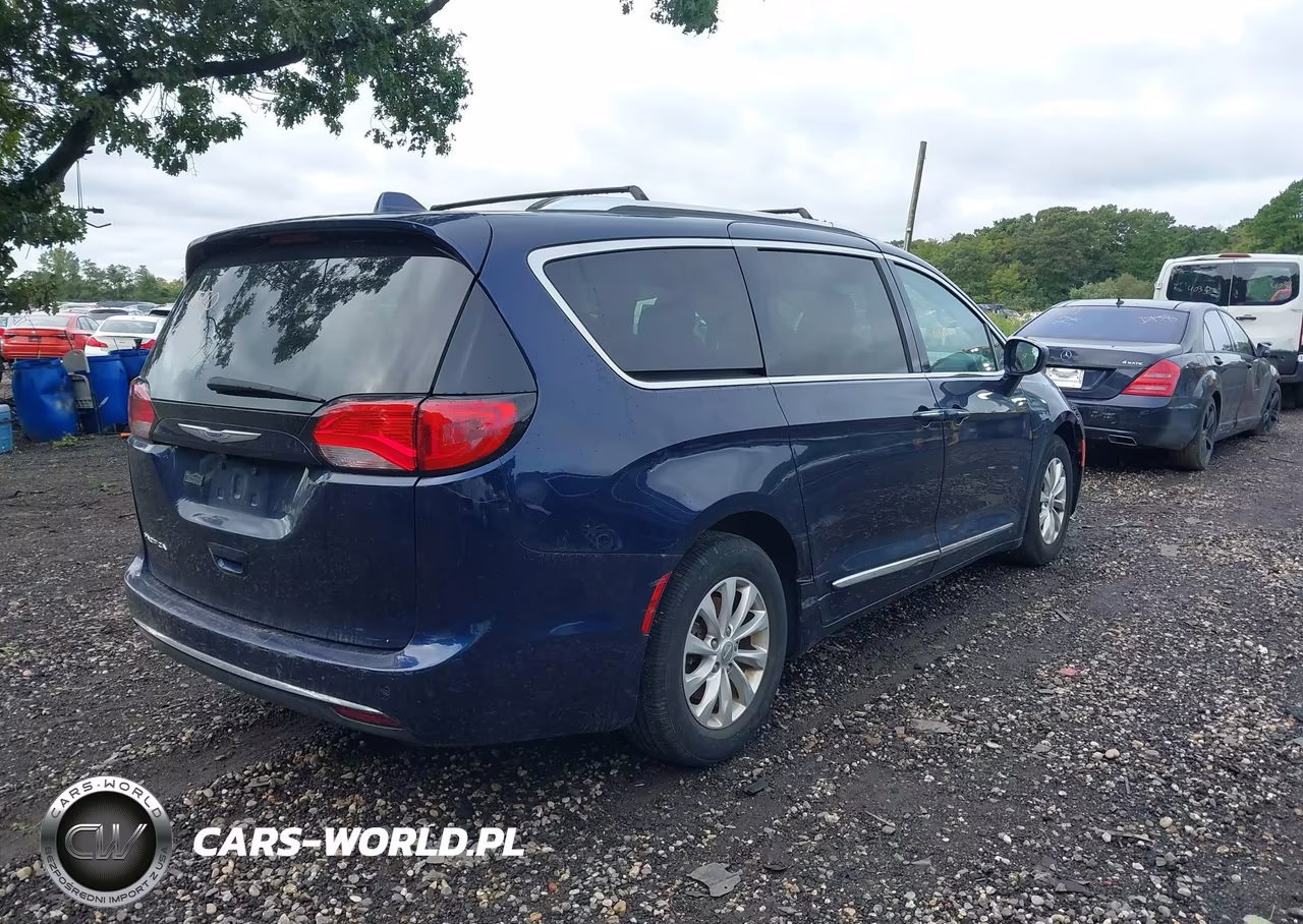 2019 Chrysler Pacifica Touring L VIN:2C4RC1BG3KR721436 - 4