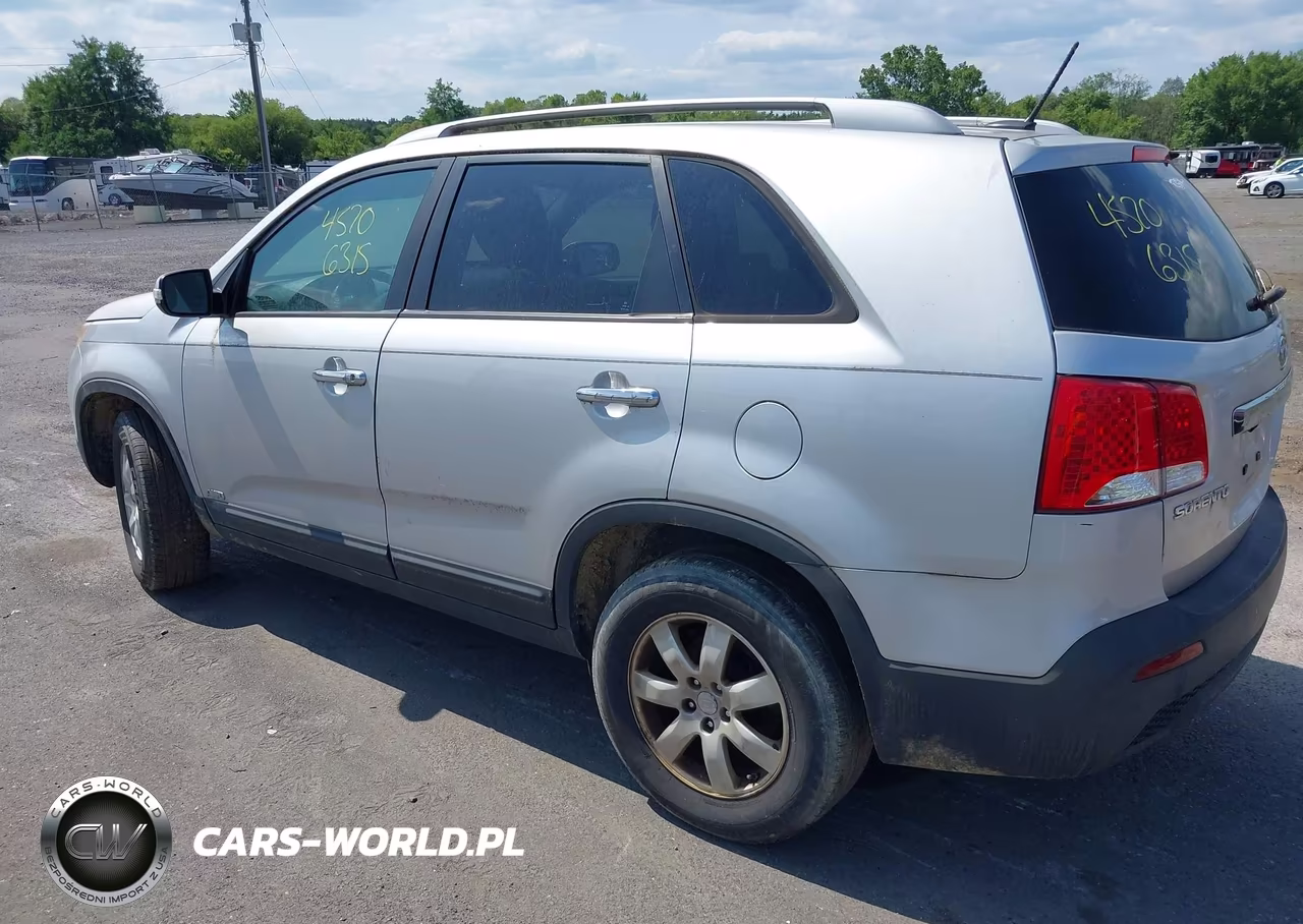 2011 Kia Sorento Lx VIN:5XYKTCA12BG097126 - 3