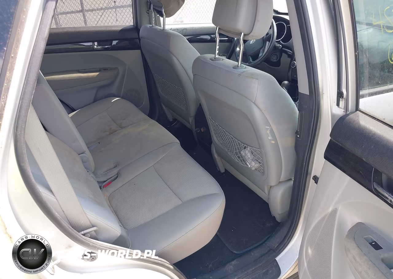 2011 Kia Sorento Lx VIN:5XYKTCA12BG097126 - 8