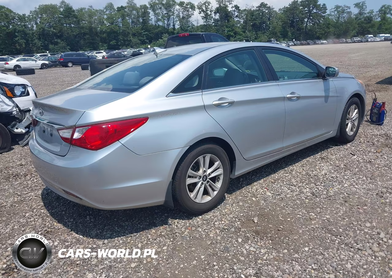 2013 Hyundai Sonata Gls VIN:5NPEB4ACXDH590927 - 4