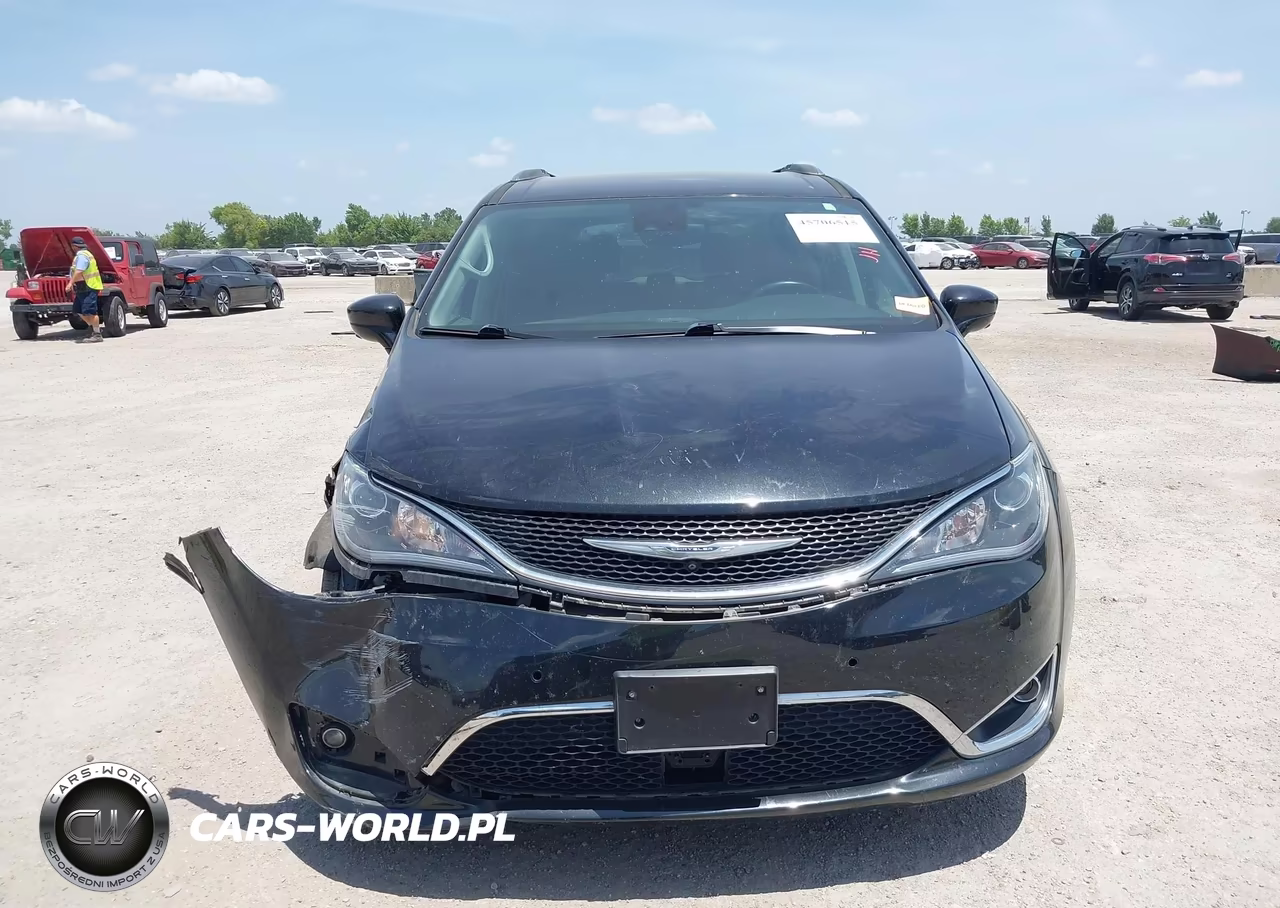 2017 Chrysler Pacifica Touring-L Plus VIN:2C4RC1EG9HR683988 - 12
