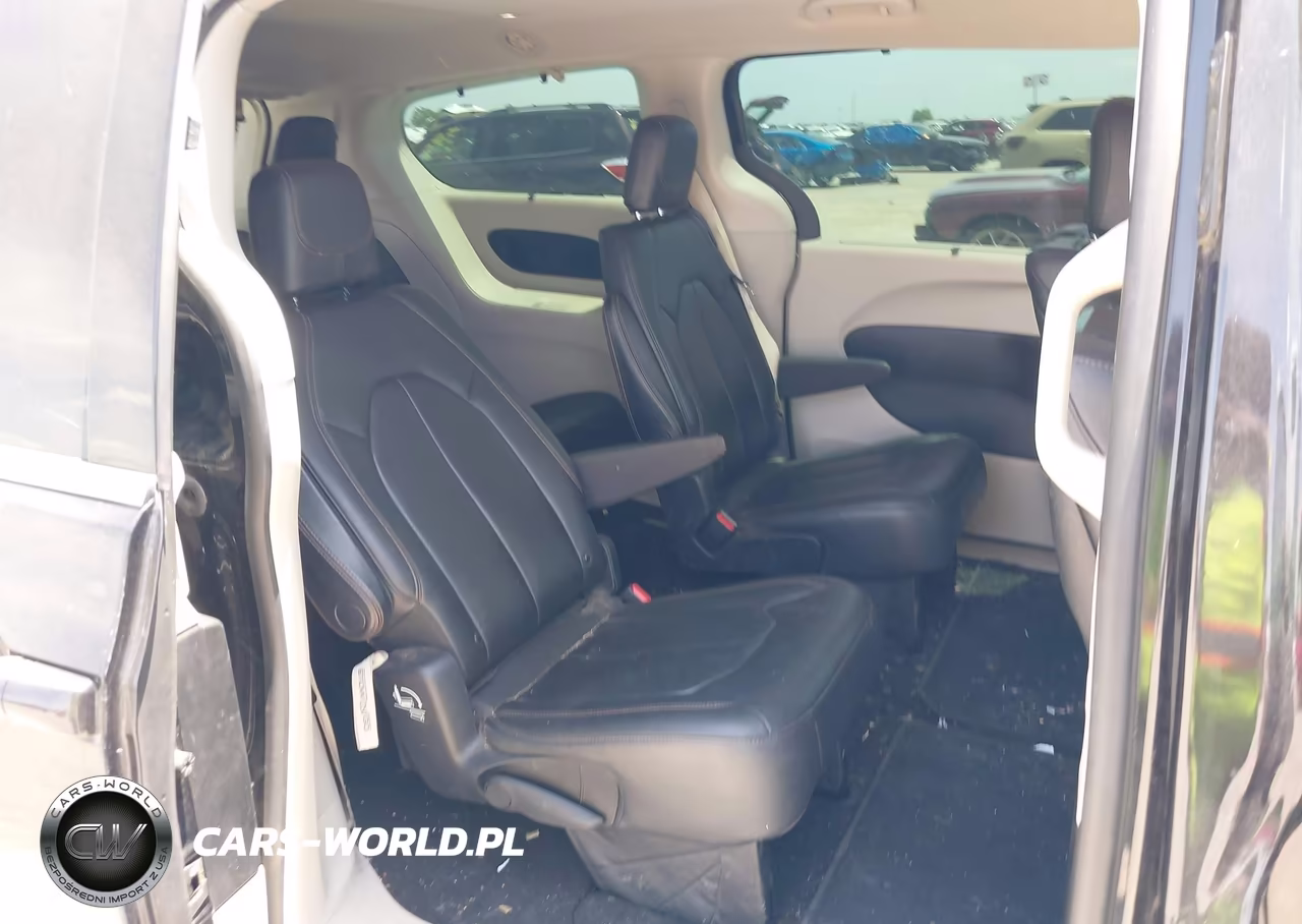 2017 Chrysler Pacifica Touring-L Plus VIN:2C4RC1EG9HR683988 - 8
