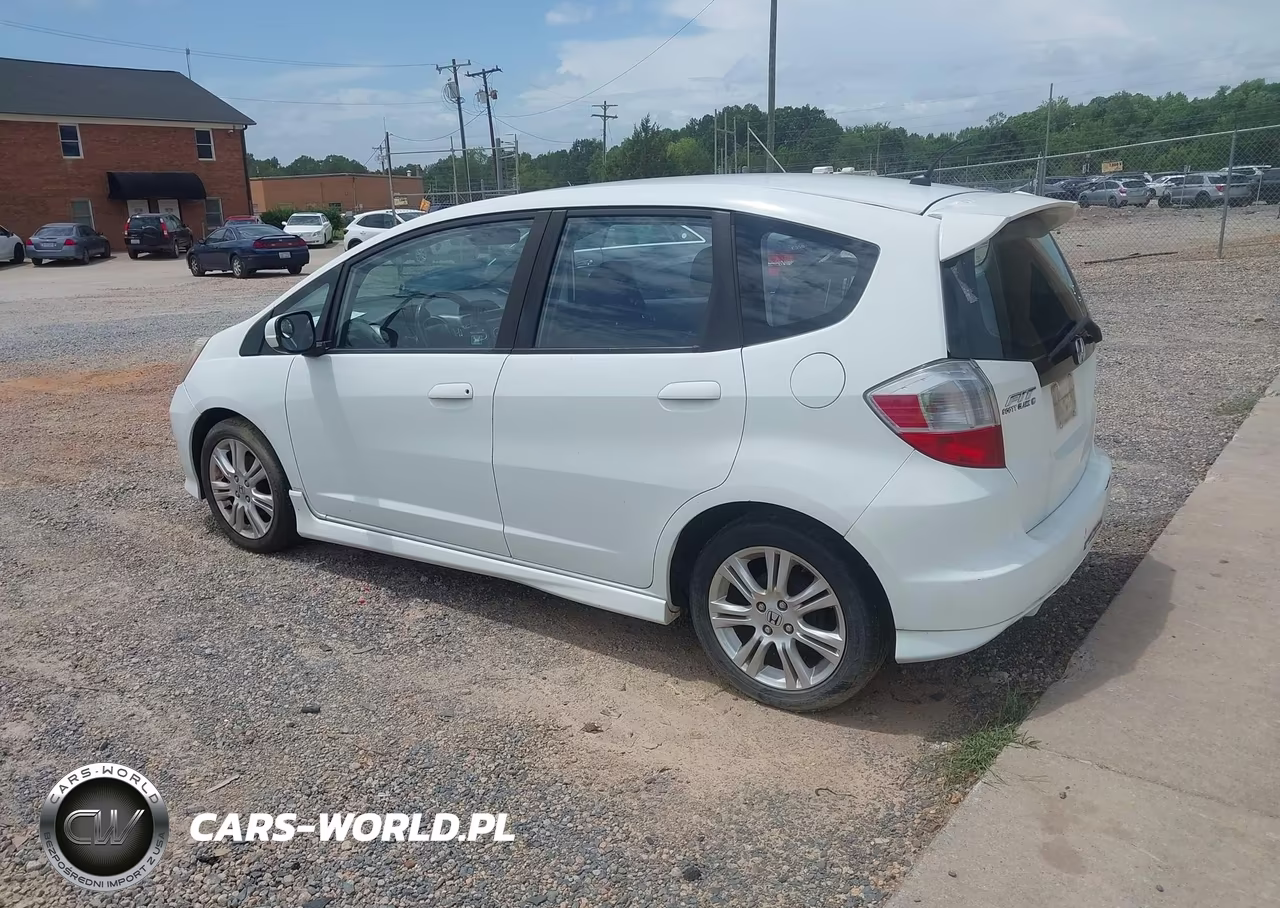 2011 Honda Fit Sport VIN:JHMGE8H51BC008431 - 3