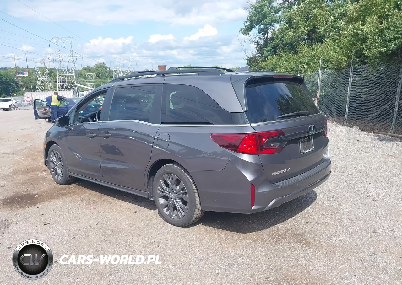 2025 Honda Odyssey Touring VIN:5FNRL6H8XSB002435 - 3