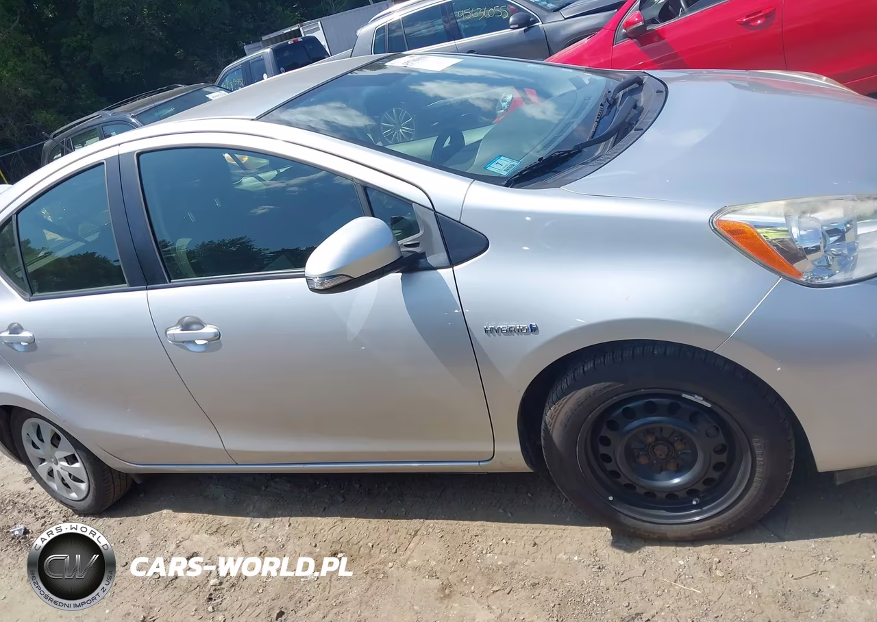 2014 Toyota Prius C Two VIN:JTDKDTB38E1568844 - 13