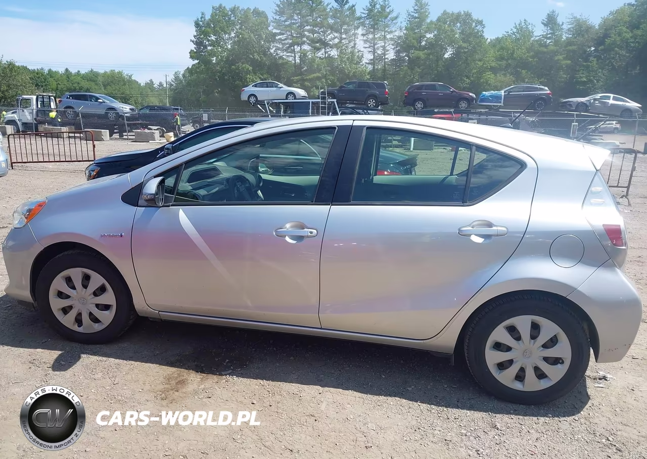 2014 Toyota Prius C Two VIN:JTDKDTB38E1568844 - 14