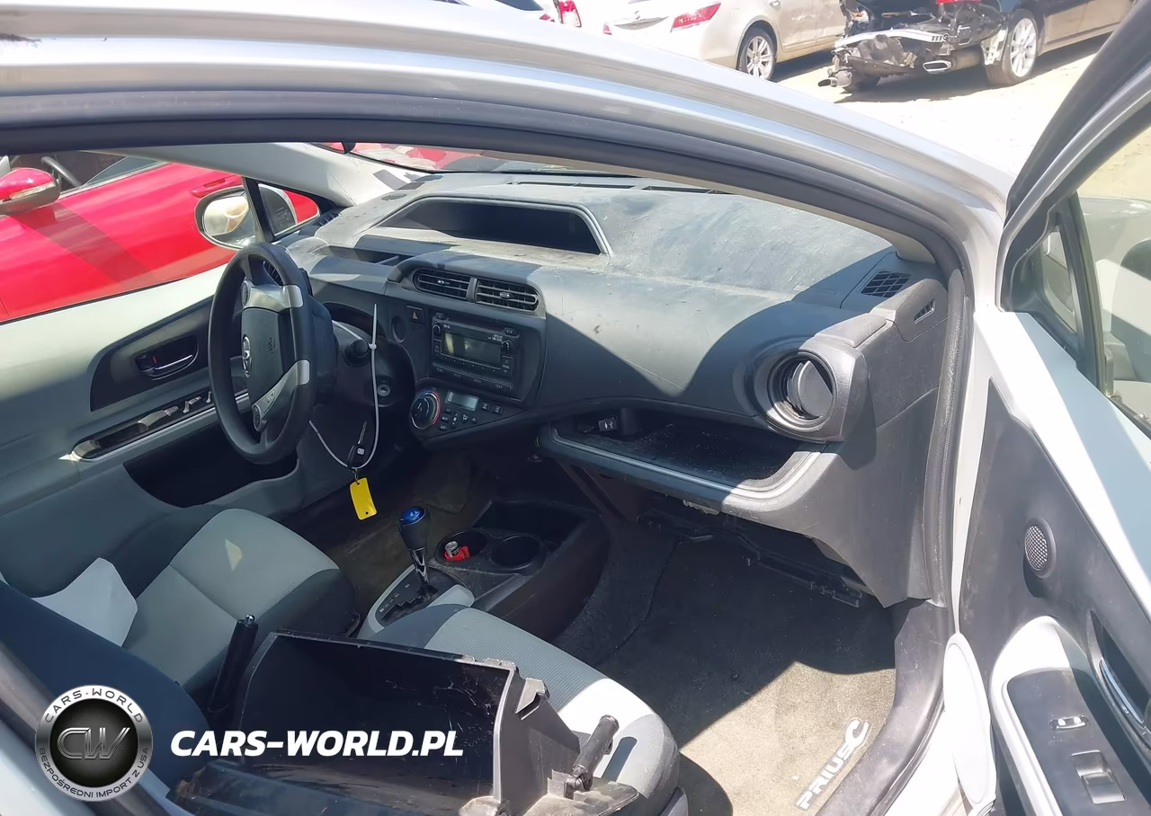 2014 Toyota Prius C Two VIN:JTDKDTB38E1568844 - 5