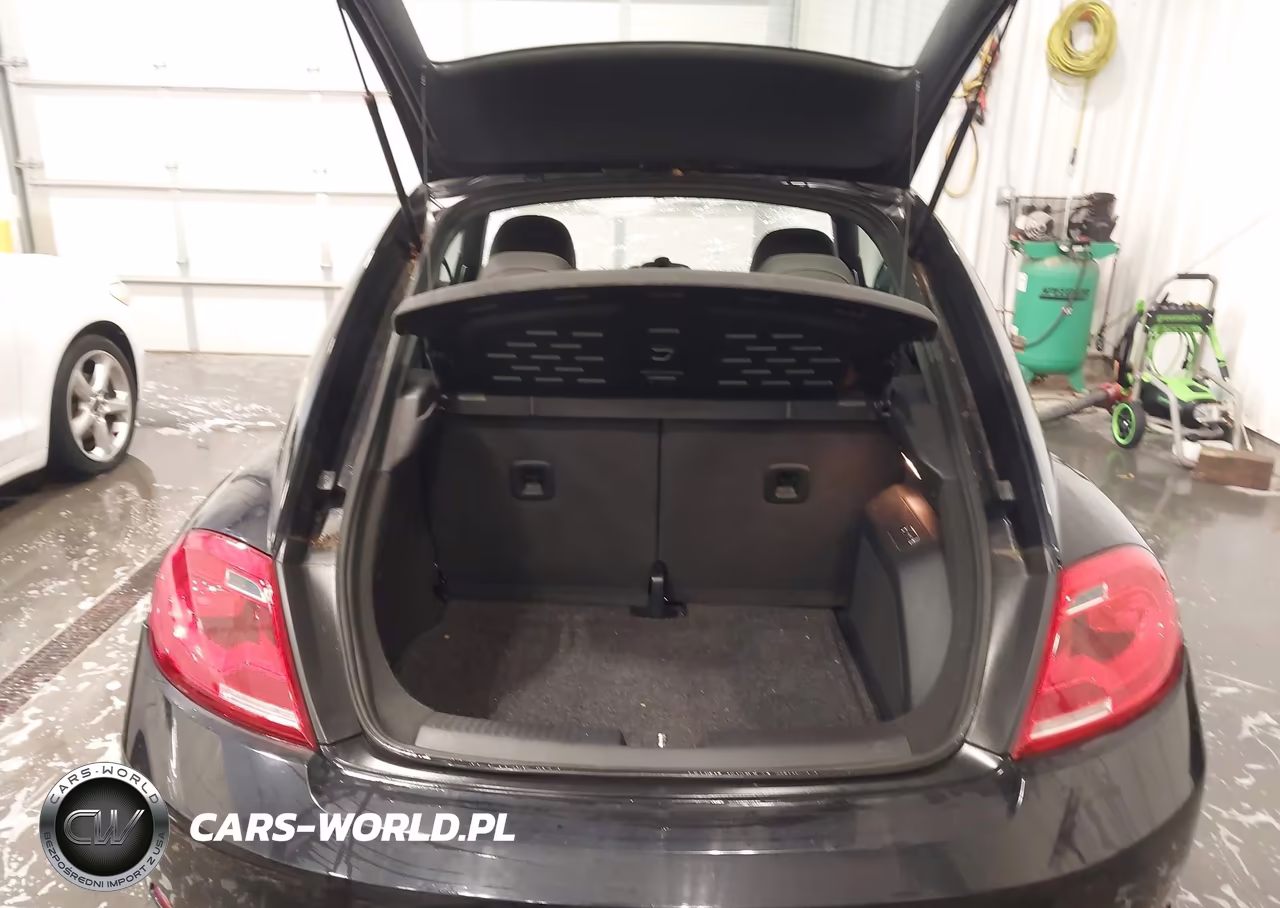 2013 Volkswagen Beetle 2.0T Fender Edition VIN:3VWV67AT0DM656012 - 17