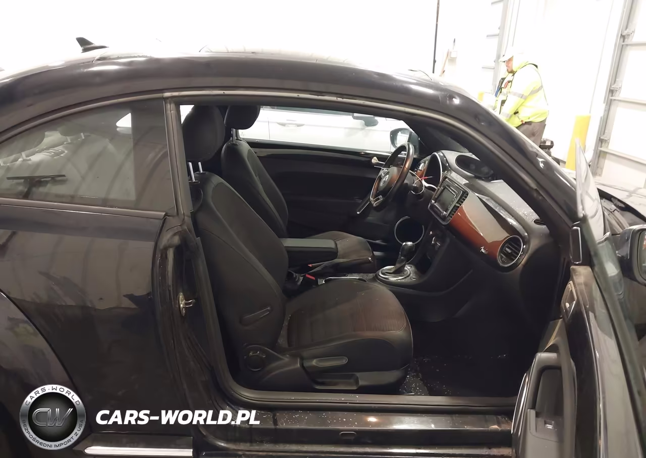 2013 Volkswagen Beetle 2.0T Fender Edition VIN:3VWV67AT0DM656012 - 5