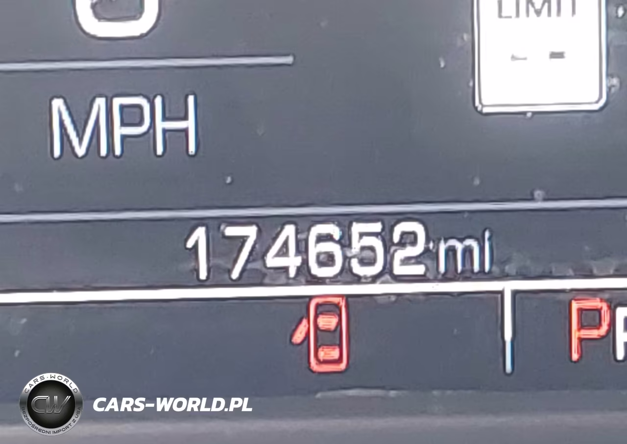 2017 Chevrolet Suburban Lt VIN:1GNSKHKC2HR200790 - 15