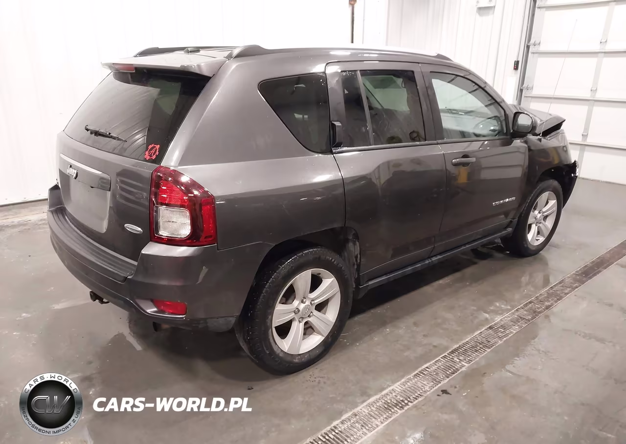 2017 Jeep Compass Latitude VIN:1C4NJDEB0HD112094 - 4