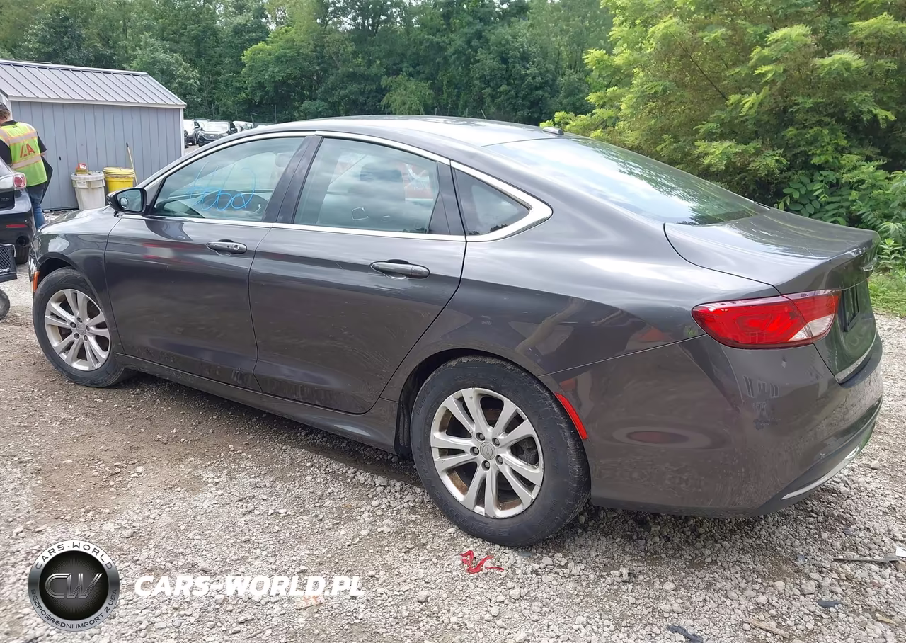 2015 Chrysler 200 Limited VIN:1C3CCCABXFN728432 - 3