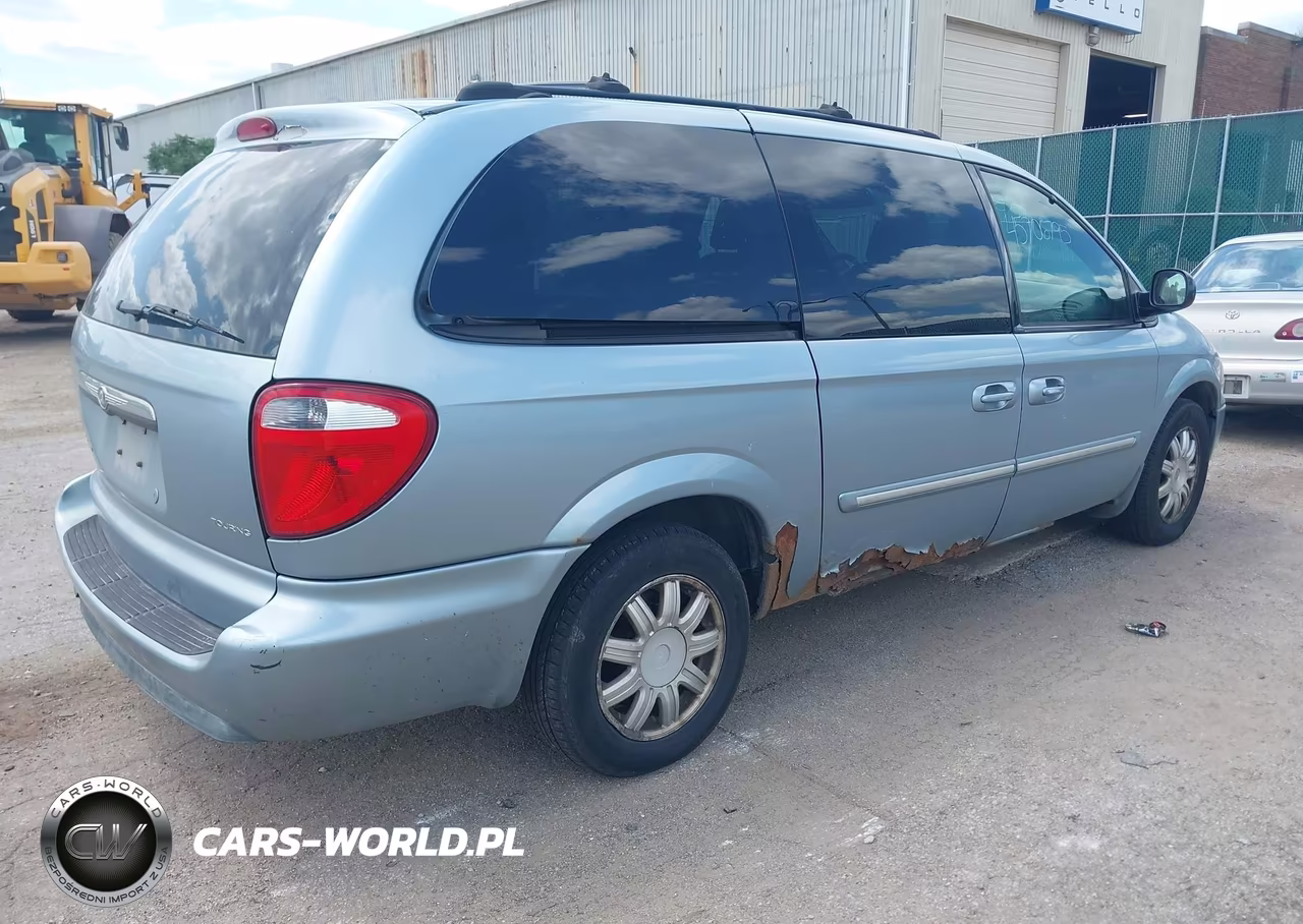2005 Chrysler Town & Country Touring VIN:2C4GP54L75R157050 - 4