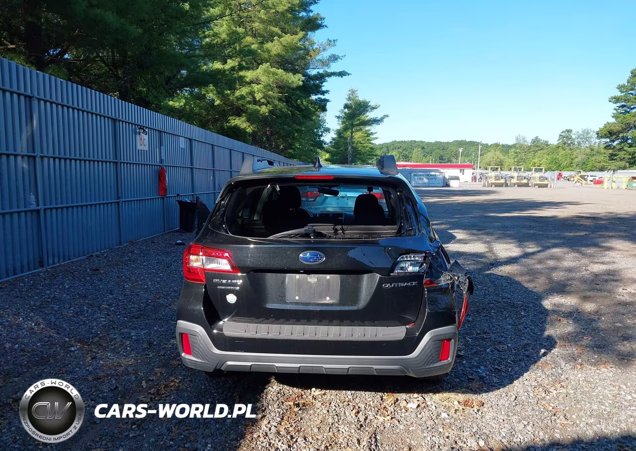 2018 Subaru Outback 2.5I Premium VIN:4S4BSACC4J3354078 - 16
