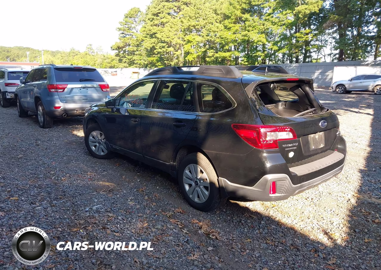 2018 Subaru Outback 2.5I Premium VIN:4S4BSACC4J3354078 - 3