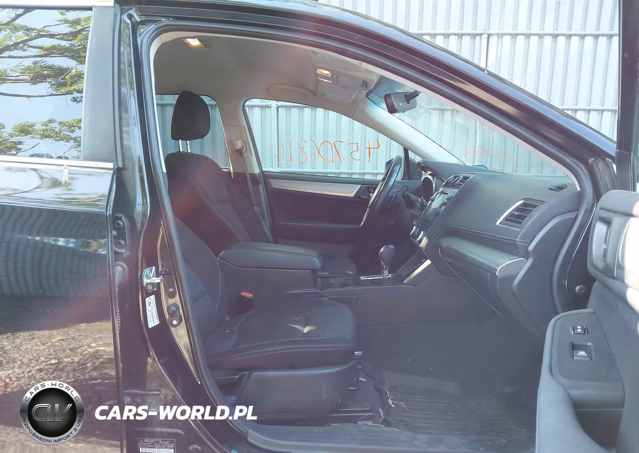 2018 Subaru Outback 2.5I Premium VIN:4S4BSACC4J3354078 - 5