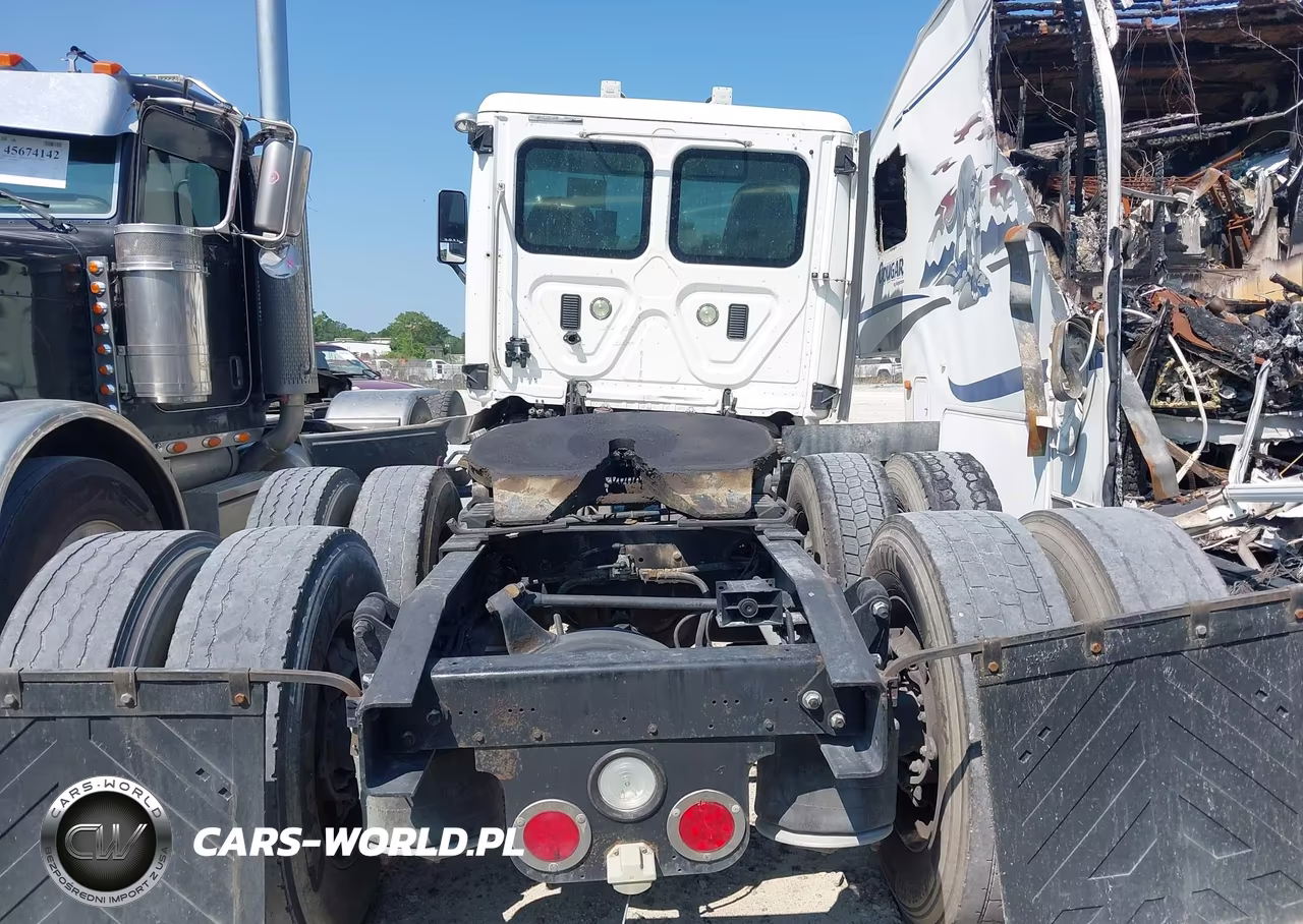 2013 Freightliner Cascadia 113 VIN:1FUJGBDV7DLFD0866 - 15