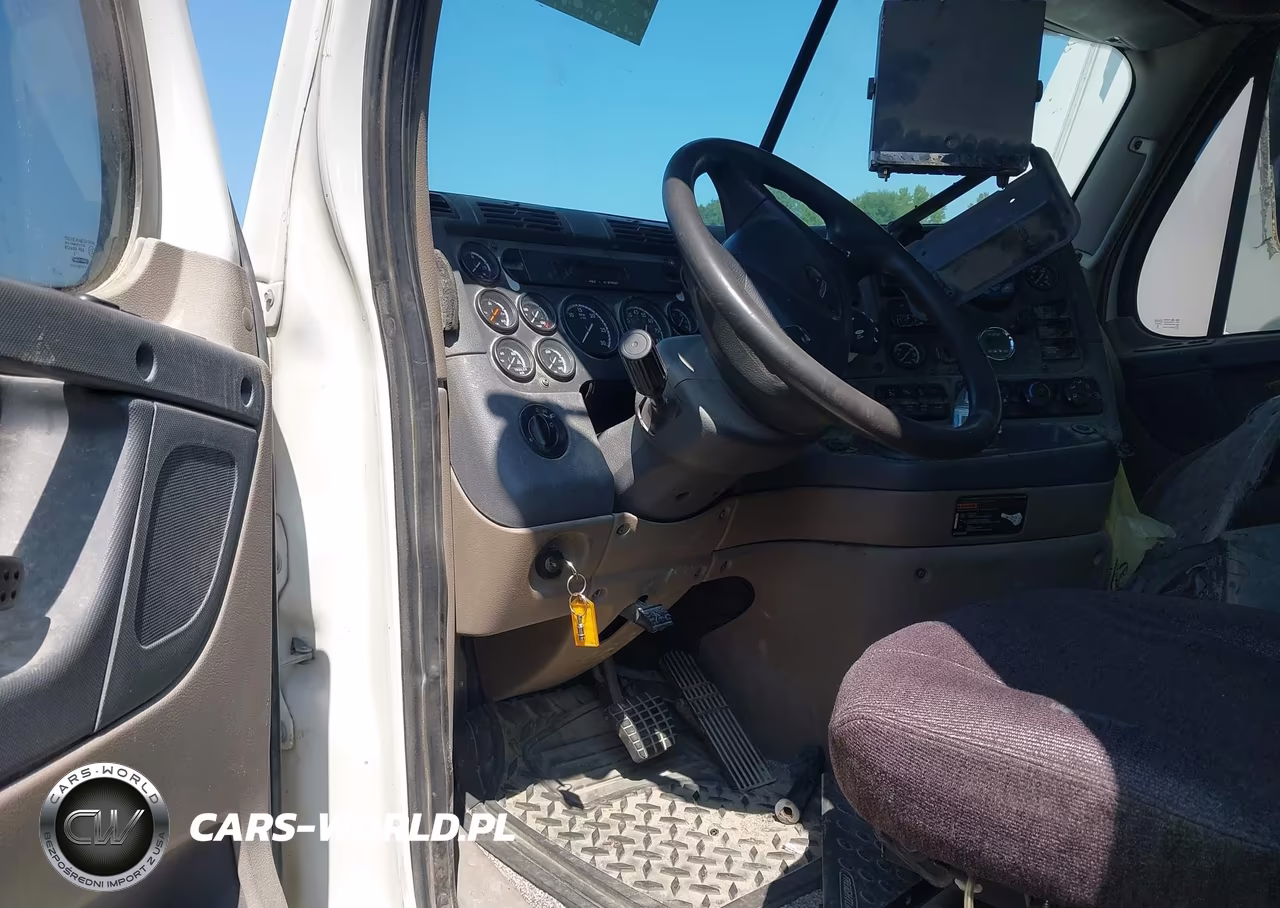 2013 Freightliner Cascadia 113 VIN:1FUJGBDV7DLFD0866 - 7