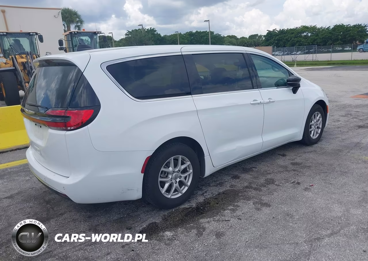 2024 Chrysler Pacifica Touring L VIN:2C4RC1BG8RR182225 - 4